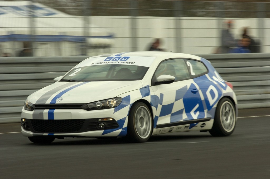 De 10 kendte skal køre en specialbygget VW Scirocco med 240 hestekræfter
(Foto: FDM / Morten Alstrup)